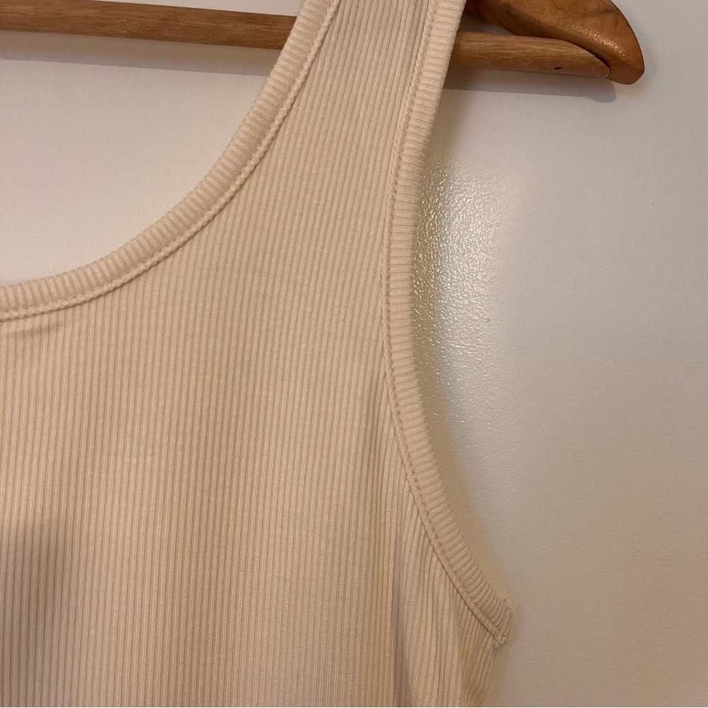 Cropped Tank - Picture 2 of 2